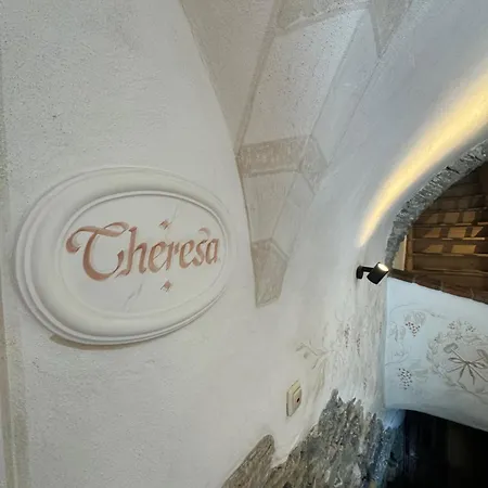 Theresa, דירה ראוריס